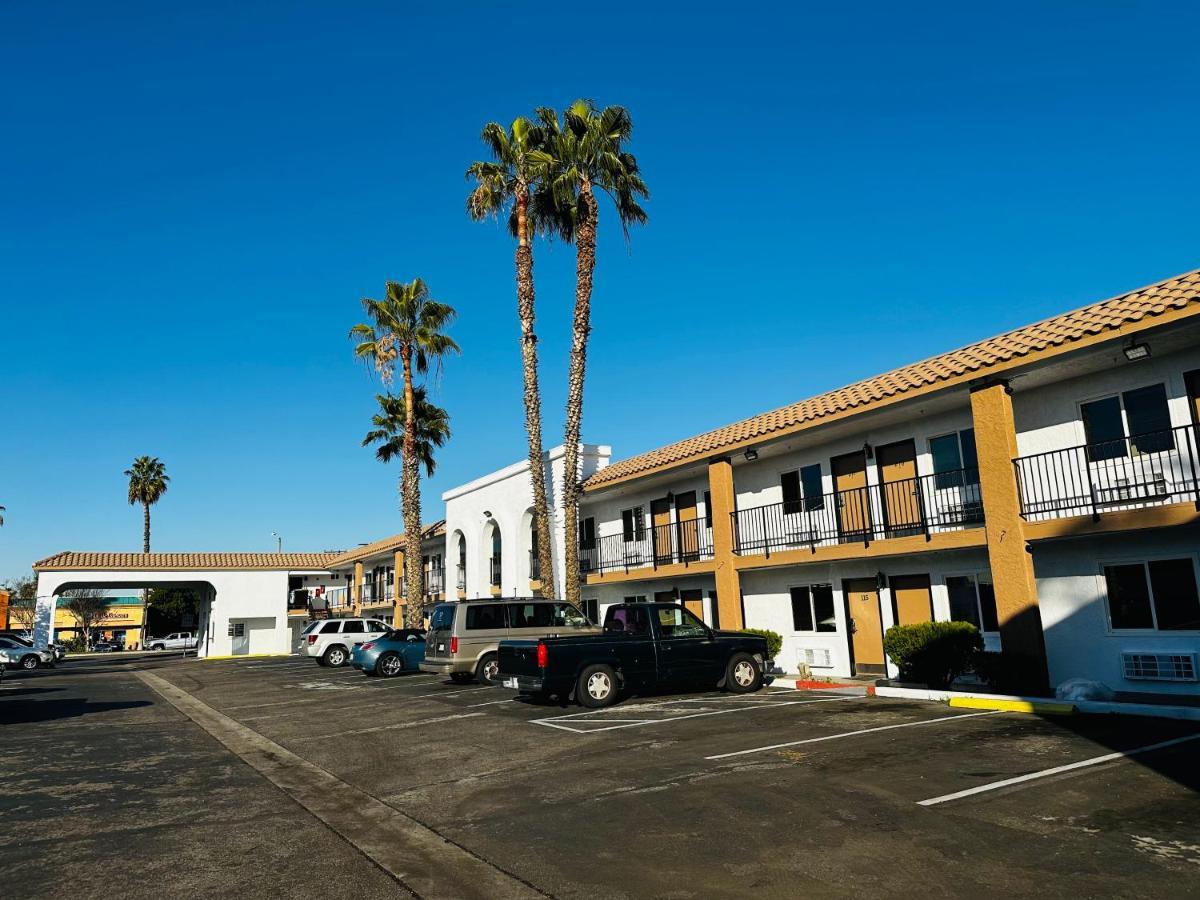Casa Blanca Express & Suites Cypress Buena Park - Anaheim Area エクステリア 写真