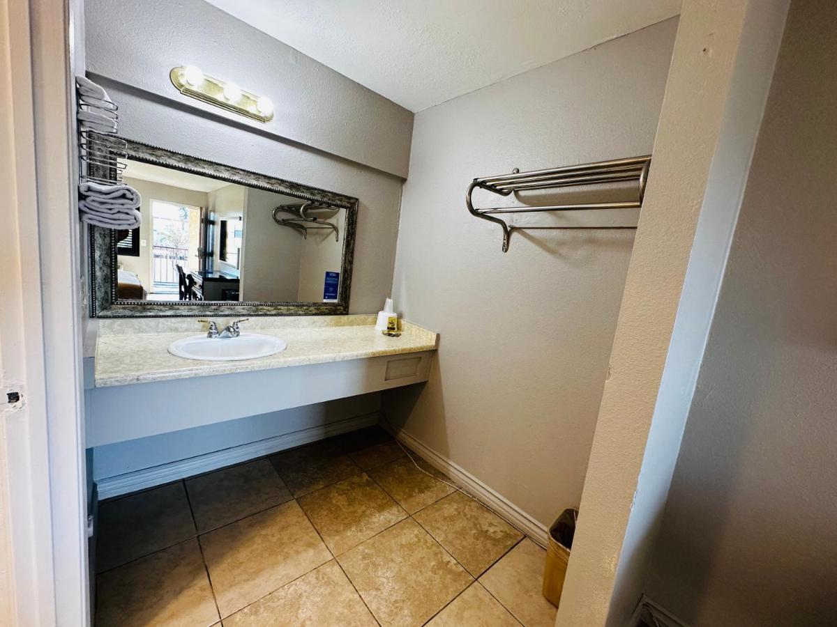 Casa Blanca Express & Suites Cypress Buena Park - Anaheim Area エクステリア 写真