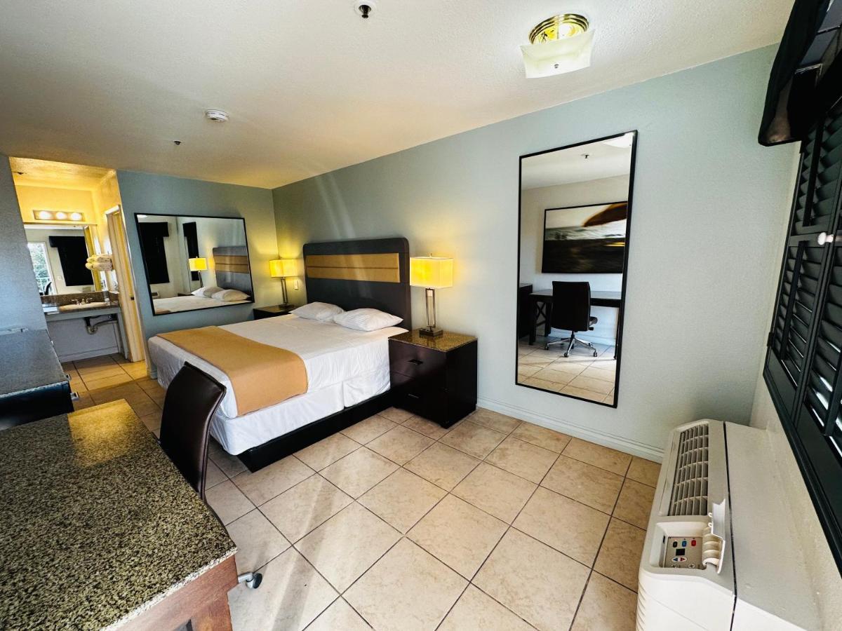 Casa Blanca Express & Suites Cypress Buena Park - Anaheim Area エクステリア 写真